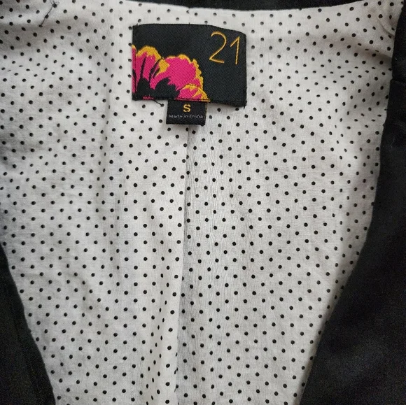 SOLD- Black Y2K Sleeveless Blazer, Women's Small - Picture 5 of 7